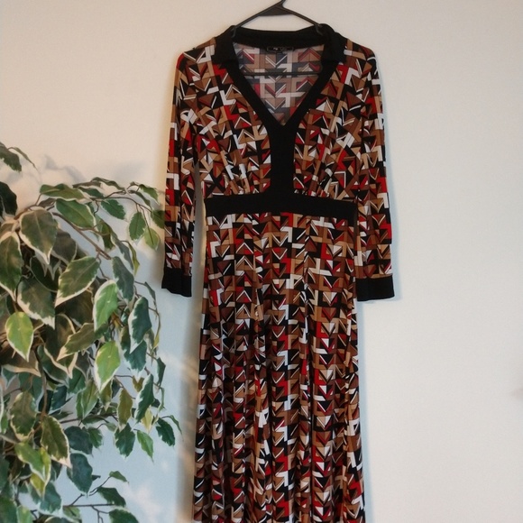 Lily Dresses & Skirts - Lily geometric dress v neck